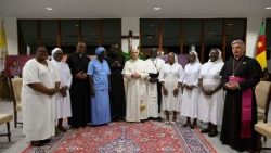 Il Papa incontra alcuni religiosi del Camerun