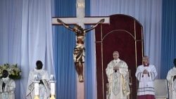 Il Papa, la fede non � separata dall'impegno sociale