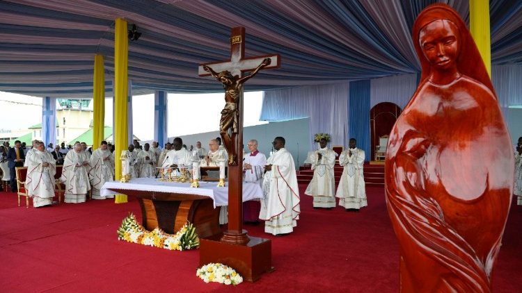 Alla messa del Papa a Yaounde' presenti 200mila fedeli