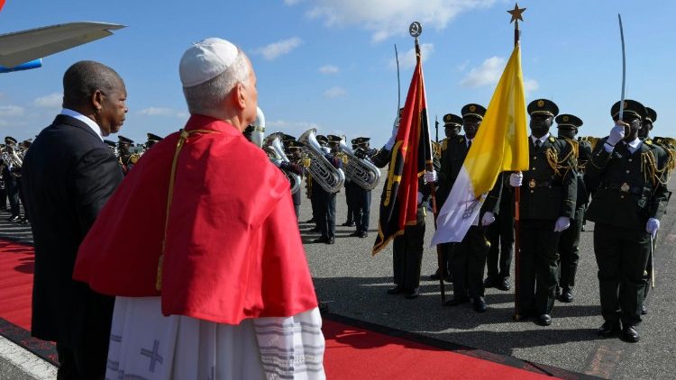 папата в Ангола