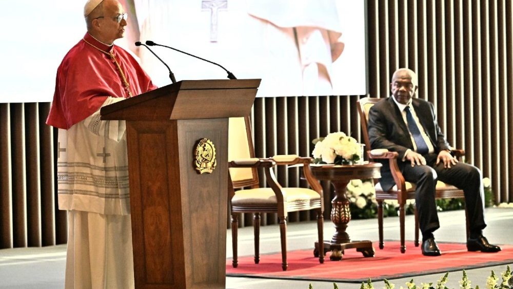 Rencontre du Pape avec les autorités, les représentants de la société civile et la corps diplomatique au Palais présidentiel de Luanda, le 18 avril. 