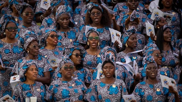 O coro das 500 vozes, na Missa do Papa no Kilamba