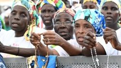 ಜಗದ್ಗುರು XIVನೇ ಲಿಯೋರವರು ಅಂಗೋಲಾಕ್ಕೆ ಭೇಟಿ ನೀಡಿ ಮಾಮಾ ಮುಕ್ಸಿಮಾ ದೇಗುಲದಲ್ಲಿ ಜಪಸರವನ್ನು ಪ್ರಾರ್ಥಿಸಿದರು