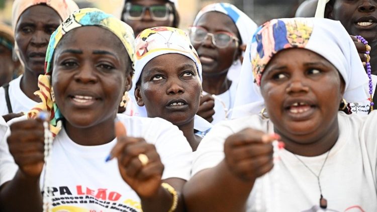 Parte de los j&oacute;venes que estaban presentes en el Santuario Mama Muxima