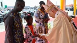 Il Papa, il pane di tutti a pochi, ma Dio ascolta il grido dei popoli