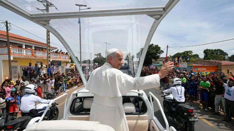 Il Papa, il pane di tutti a pochi, ma Dio ascolta il grido dei popoli