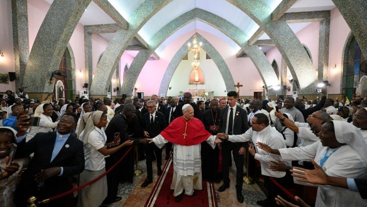 Il Papa alla Chiesa d'Angola, testimoniate la pace