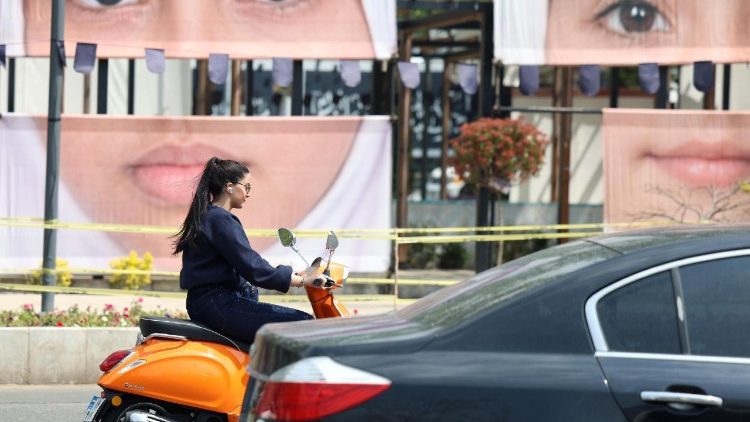 Immagini cittadine in Iran mentre è in corso il cessate-il-fuoco