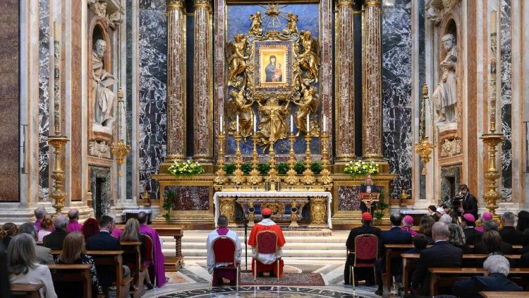 Giờ cầu nguyện Kinh M&acirc;n C&ocirc;i tại Nh&agrave; nguyện Paolina với linh ảnh Đức Mẹ l&agrave; Phần rỗi D&acirc;n th&agrave;nh Roma, ng&agrave;y 21.04.2026.