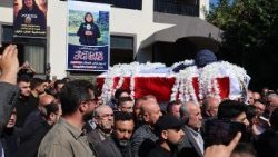 O funeral de Amal Khalil, a jornalista libanesa morta em 22 de abril durante um ataque israelense.