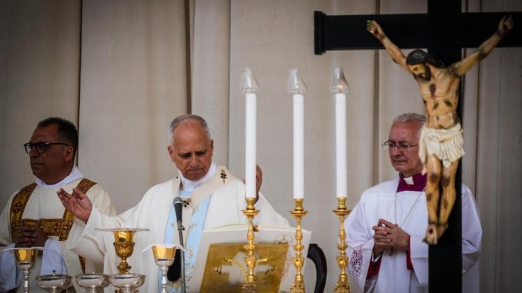 Il Papa, basta guerre, non possiamo rassegnarci alle immagini di morte