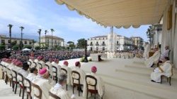Il Papa recita la supplica di Pompei, 'piet� per le nazioni traviate'