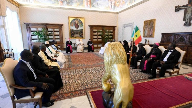 El Papa León XIV recibe en audiencia a los líderes y representantes de la comunidad musulmana de Senegal 