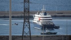 MV Hondius im hafen