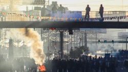 Nonostante l’operazione “Corredor Humanitario”, il governo è riuscito solo parzialmente a riaprire le strade per il passaggio di camion, cisterne e aiuti essenziali verso la capitale