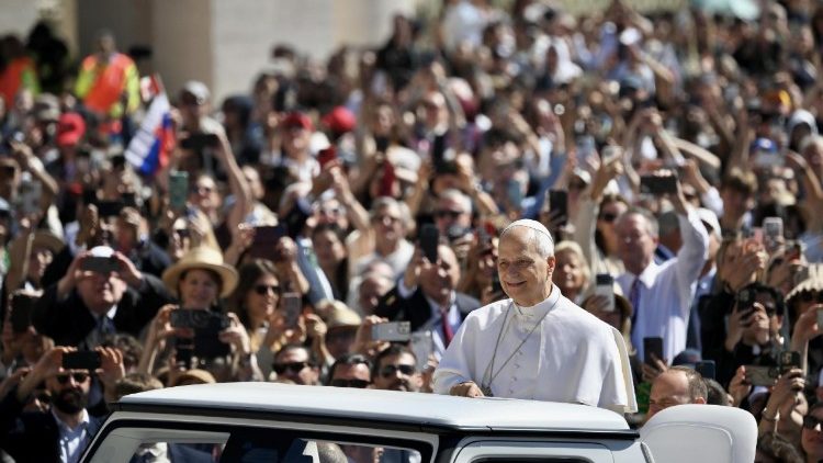Il Papa arrivato a Piazza San Pietro per l'udienza generale