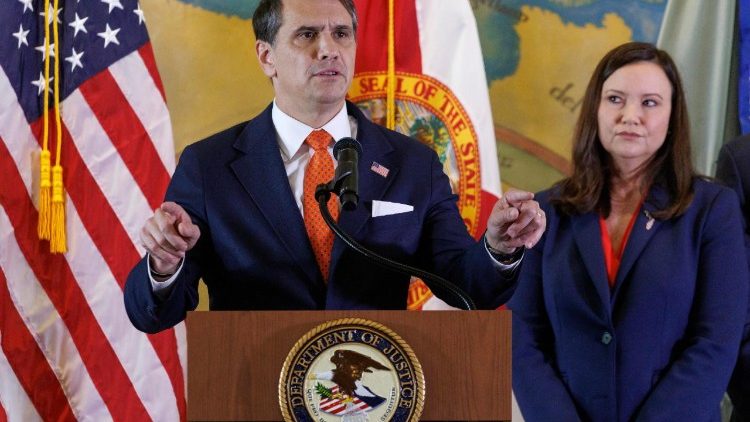 Il procuratore Todd Blanche annuncia l'incriminazione contro Raul Castro
