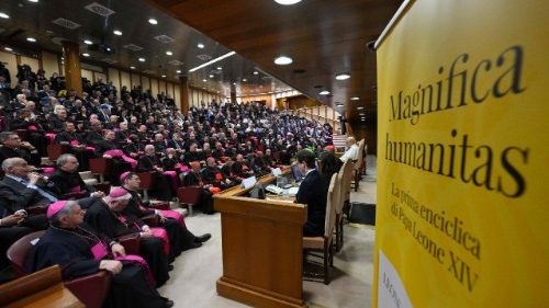 Le Pape rejette les technologies n&eacute;ocolonialistes, se r&eacute;jouit Abeba Birhane