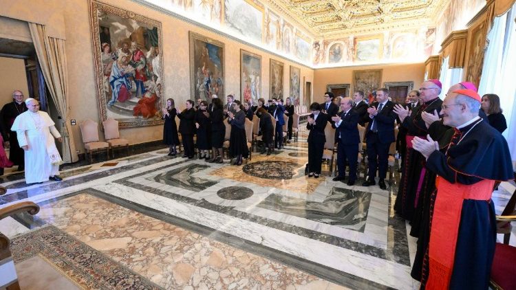 Il Papa, la salute mentale dei giovani � una delle sfide pi� urgenti