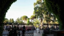 A vatikáni Lourdes-i barlangot XIII. Leó pápa avatta fel 1902-ben  