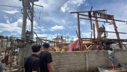 Una foto delle conseguenze dell'esplosione nel villaggio di Kaung Tat, in Myanmar