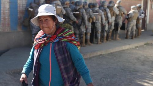 Bolivia, appello dei vescovi: solo col dialogo si pu&ograve; uscire dalla crisi