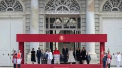 Il Papa a Madrid ricevuto dai Reali di Spagna