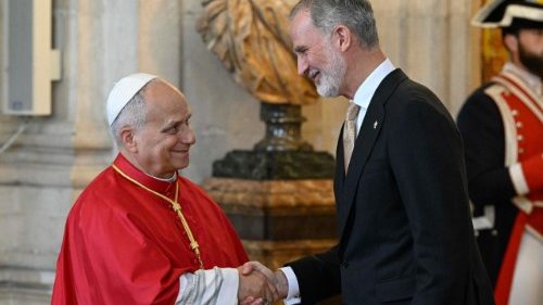 Papst in Spanien: Nein zu Polarisierung, Ja zum Frieden