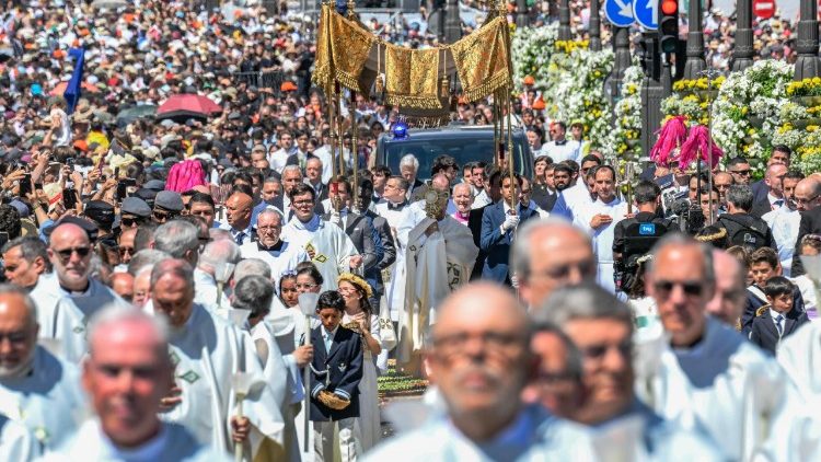 ख्रीस्त के पवित्रतम शरीर के महापर्व का जूलुस