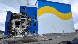 I danni di un attacco russo a un deposito di combustibile nucleare vicino alla centrale nucleare di Chernobyl
