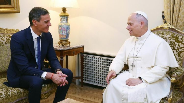 संत पापा लियो ने स्पेन के प्रधान मंत्री पेद्रो सांचेज़ से मुलाकात की