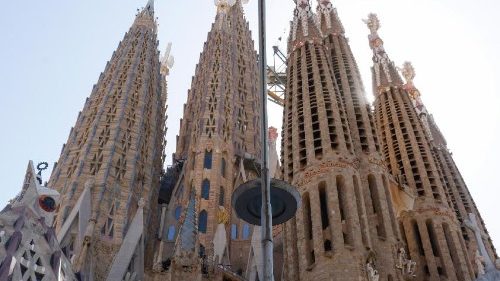 Barcelone &laquo;l&egrave;ve les yeux&raquo; vers la Tour de J&eacute;sus-Christ de la Sagrada Fam&iacute;lia