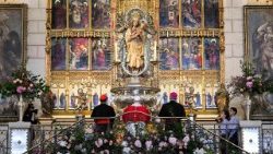 Il Papa � arivato all'Almudena, omaggia la patrona di Madrid