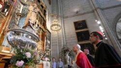 Il Papa � arivato all'Almudena, omaggia la patrona di Madrid