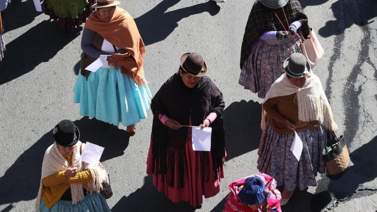 Bolivian agricultural producers demand an end to the roadblocks 