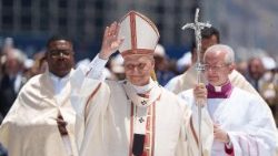 Leó pápa Tenerifén szentmisével zárta spanyolországi apostoli útját