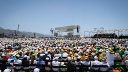 Pápai szentmise Tenerife kikötője mellett