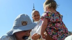 Papa Leone a Piazza San Pietro per l'udienza generale