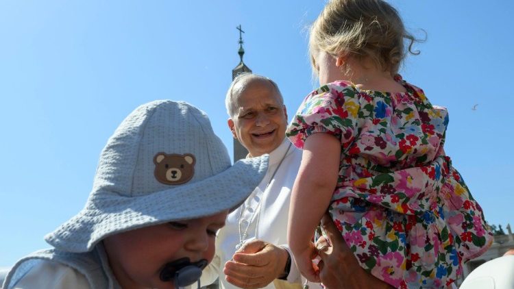 Papa Leone a Piazza San Pietro per l'udienza generale