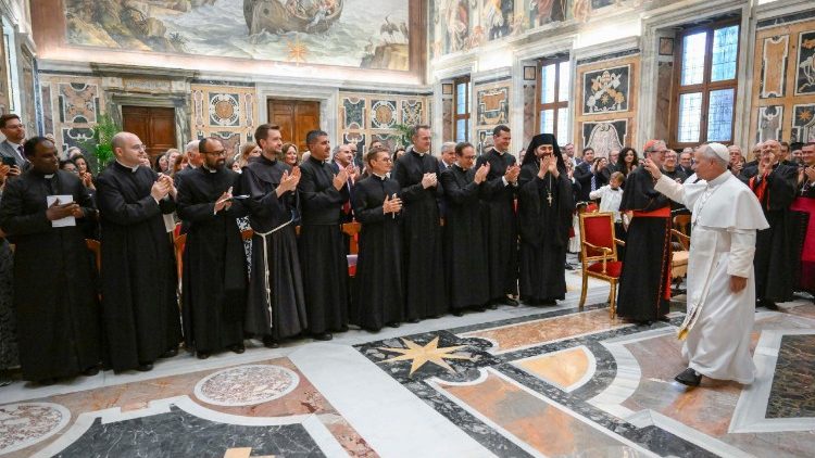 Papa incontra membri della assemblea plenaria della Riunione delle Opere per l'Aiuto alle Chiese Orientali