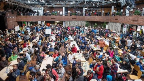 D: Fl&uuml;chtlingsbischof He&szlig;e fordert einheitliche Bestimmungen