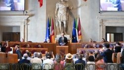 A római polgármester köszönti a Nobel-díjasokat és a vatikáni konferencia más résztvevőit