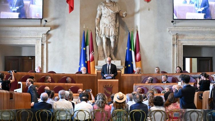 A római polgármester köszönti a Nobel-díjasokat és a vatikáni konferencia más résztvevőit
