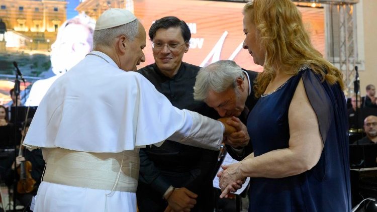Papst Leo mit K&uuml;nstlern