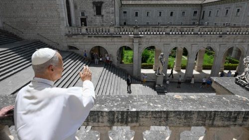 P&aacute;pa abondeli mpo na kimya, na lilita lya Santu Beno&icirc;t