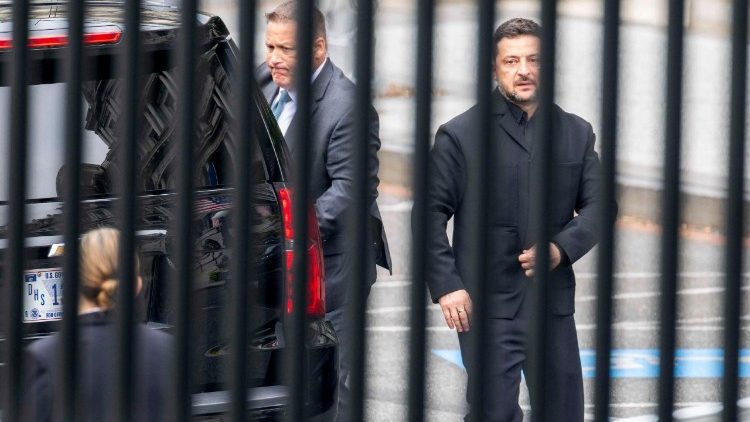 Il presidente ucraino Zelensky arriva alla Casa Bianca