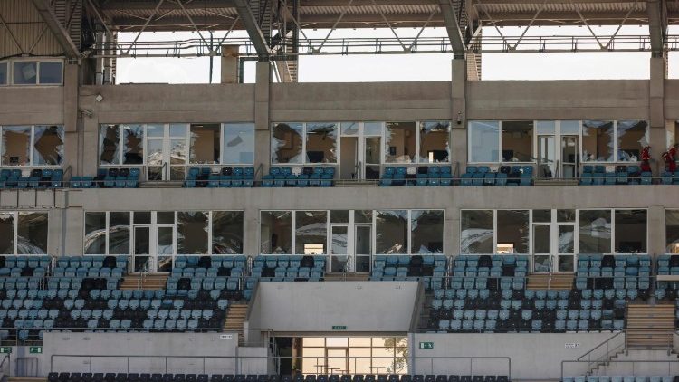Danos no Est&aacute;dio Chornomorets ap&oacute;s um ataque russo no centro de Odessa, Ucr&acirc;nia, em 7 de agosto de 2026, em meio &agrave; invas&atilde;o russa. Pelo menos uma pessoa ficou ferida no ataque, segundo Oleh Kiper, chefe da Administra&ccedil;&atilde;o Militar Regional de Odessa. EPA/IGOR MASLOV
