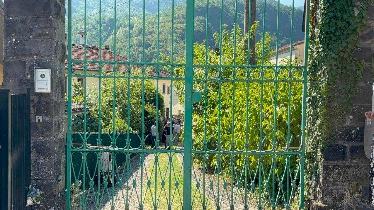 La casa di Guccini a Pavana dove si &egrave; svolto l'ultimo saluto al cantautore