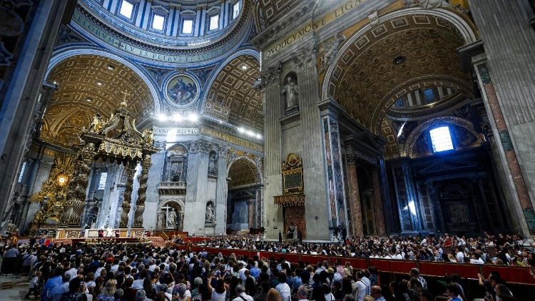 Bas&iacute;lica de S&atilde;o Pedro durante a Audi&ecirc;ncia Geral de 19 de agosto de 2026. ANSA/ANGELO CARCONI.