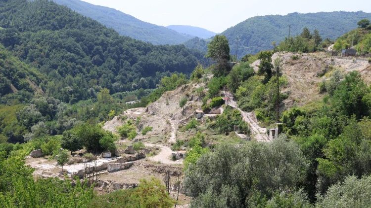 Il parco della memoria nella frazione cancellata dal sisma